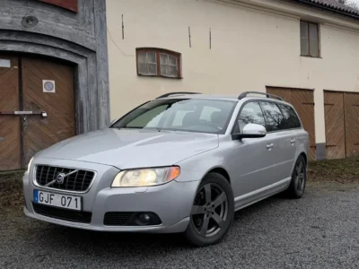 Volvo V70 D5 185hk Momentum Dragkrok/Värmare – Begagnade bilar Vårby