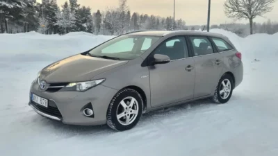Toyota Auris Toyota Auris Hybrid Kombi Automat – Begagnade bilar Handen